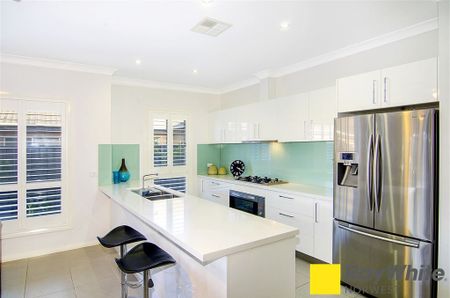 Spacious 3-Bedroom Home with Double Garage in Jordan Springs - Photo 4