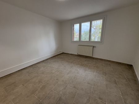 Location Appartement 3 pièces 65m² CARCASSONNE 11000 - Photo 2