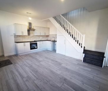 2 bedroom terraced house to rent - Photo 4