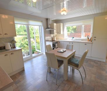 2 bedroom detached bungalow to rent - Photo 1