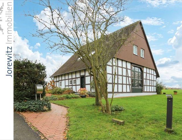 Familientipp in Bi-Schildesche: Bauernhaus mit großzügigem Grundstück in idyllischer Lage - Photo 1