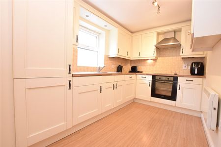 424, Street Lane, Leeds, West Yorkshire, LS17 6RL - Photo 2