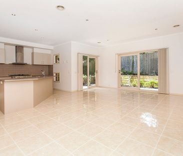 CONVENIENT LIFESTYLE LOCATION! - Photo 1