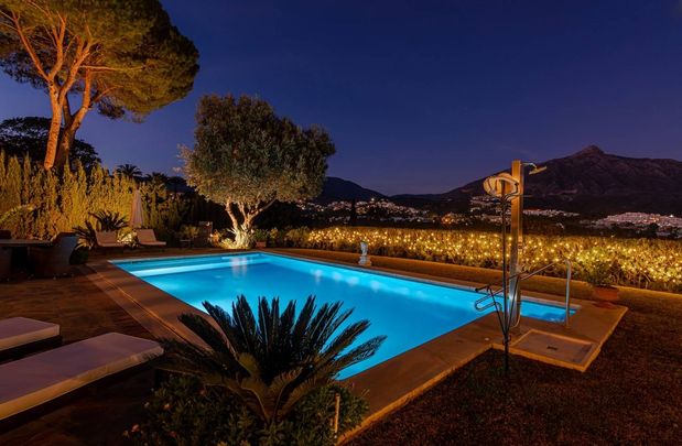 Luxury Villa for rent in Nueva Andalucia, Andalusia - Photo 1