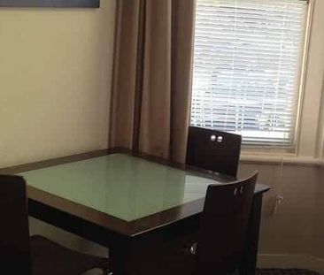 Fully Furnished - Spacious one bedroom plus study - Photo 2