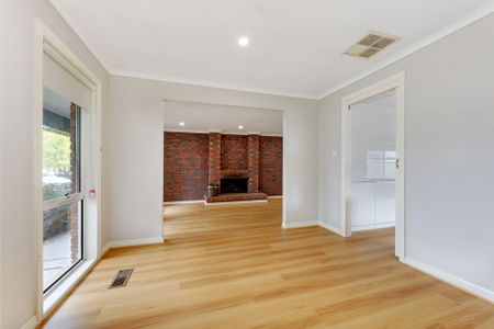 10 Eurora Court, Taylors Lakes - Photo 2