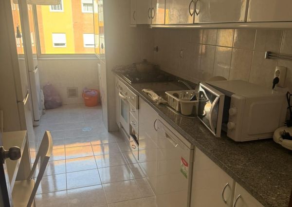Arrendo quarto junto ao hospital Sao Joao