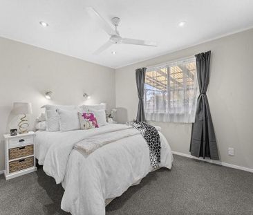 Charming 3BR Home with Garden! - Photo 6