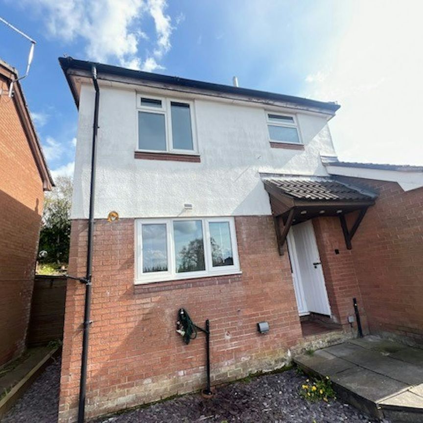 Mews house to rent on - Photo 1