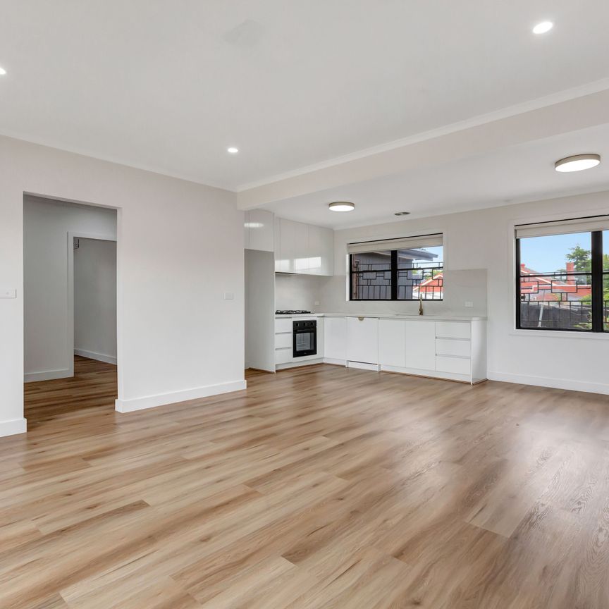 35 Rosedale Crescent, Dallas VIC 3047 - House For Rent | Domain - Photo 1