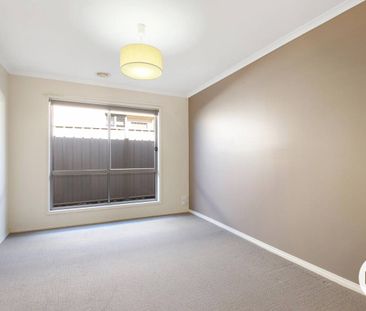 SPACIOUS FAMILY HOME IN A QUIET COURT LOCATION! - Photo 3