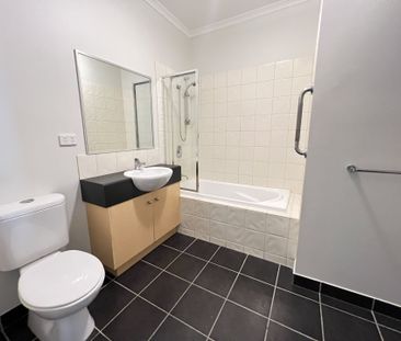 2 Bedroom Apartment with Park Views - Photo 3