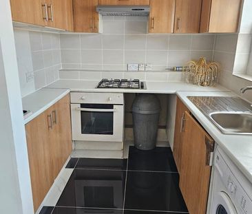 1 Bed Flat, Ley Street, IG1 - Photo 2