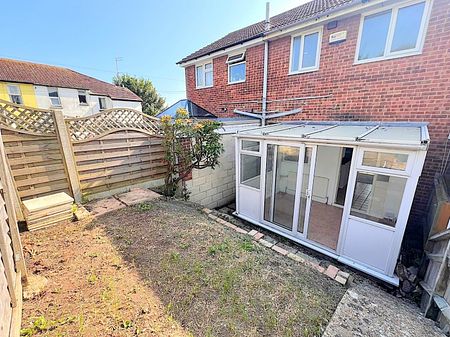 A 2 Bedroom Terraced House Instruction to Let in St Leonards-on-Sea - Photo 3