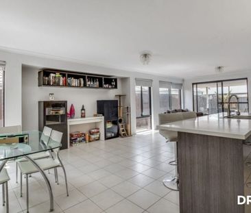 Family Comfort & Entertainer's Delight – Poolside Living in Banksia... - Photo 6