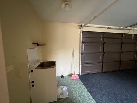 Grab the Family Home - Photo 3