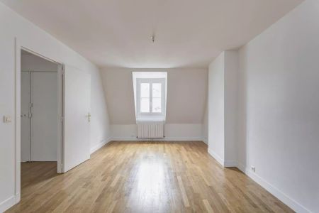 location Appartement T5 DE 159m² À PARIS - Photo 3