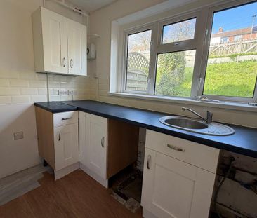 2 bedroom end of terrace house to rent - Photo 3