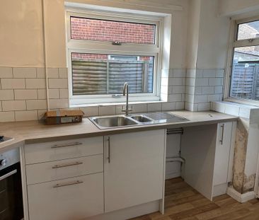 3 bedroom semi-detached house to rent - Photo 3