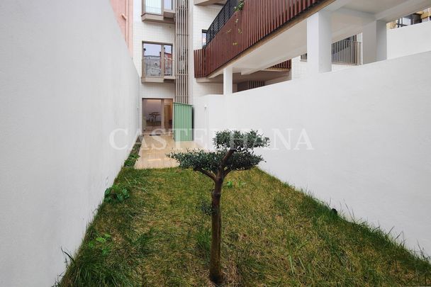 Apartamento T1 para arrendamento, com jardim privativo, no Campo Pequeno - Photo 1