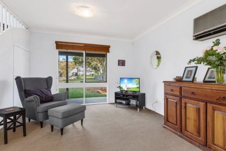 15 Neridah Avenue, Mount Colah. - Photo 4