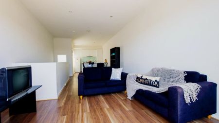 3 Bedroom Townhouse Grote St (1 bathroom) - Photo 2
