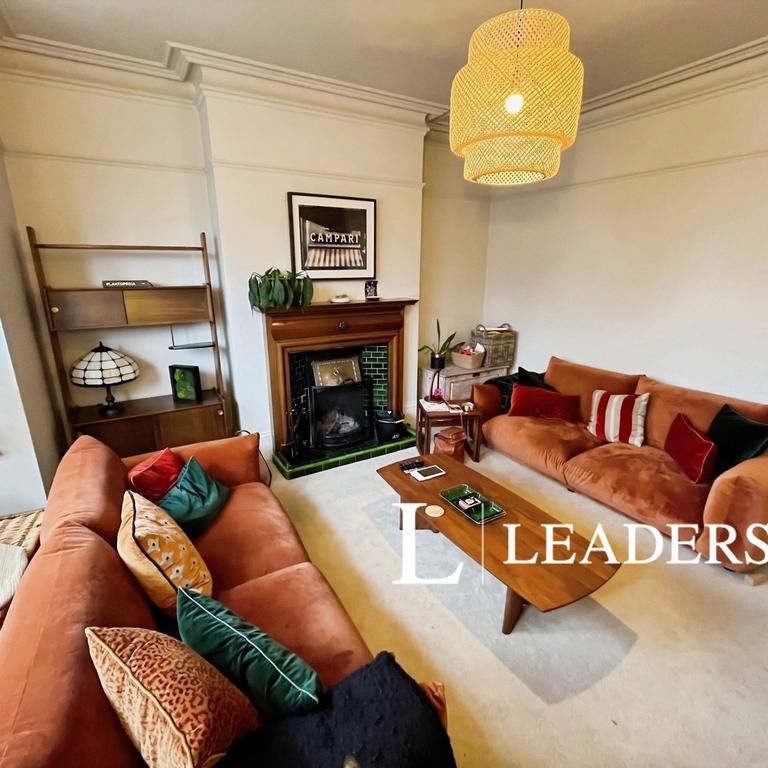 4 bedroom semi-detached house to rent - Photo 1