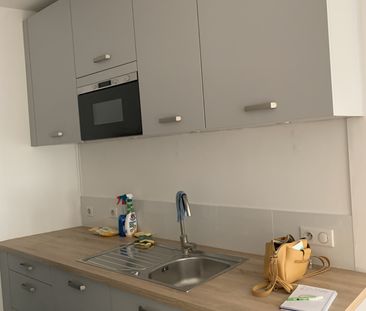Location Appartement 4 pièces 76m² BORDEAUX 33000 - Photo 4