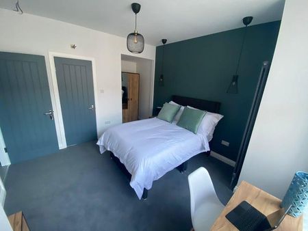 1 bedroom in a house share to rent - Photo 3