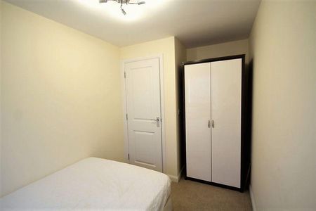 4 bedroom semi-detached house to rent - Photo 4