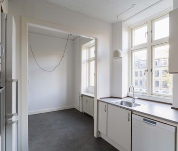 Elegant herskabslejlighed på Halls Allé - Foto 1