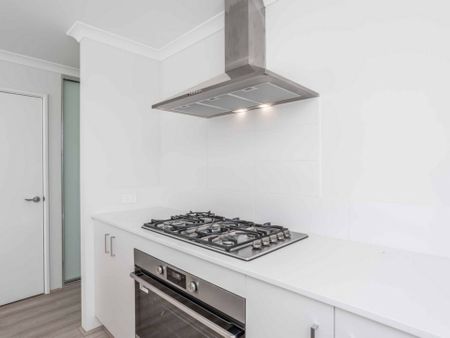 Brand new home awaiting it's family - Photo 4