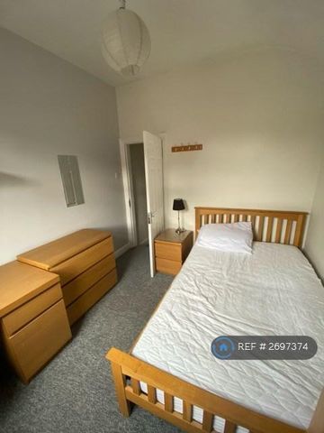 4 bedroom terraced house to rent - Photo 5