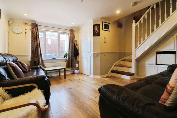 3-Bedroom Linked-Detached House - Langle... - Photo 1