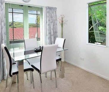 Four bedrooms and two bathrooms - Photo 4