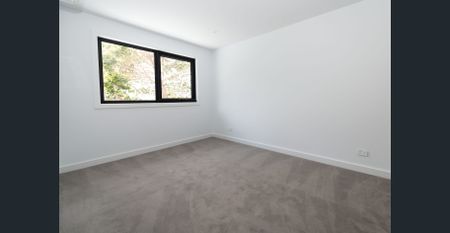 Brand New 4-Bedroom Townhouse in Prime Doncaster East Location - Photo 3