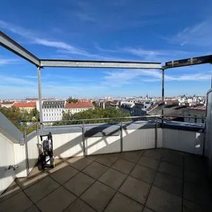 Dachgeschoßwohnung mit perfekter öffentlicher Anbindung - Foto 3