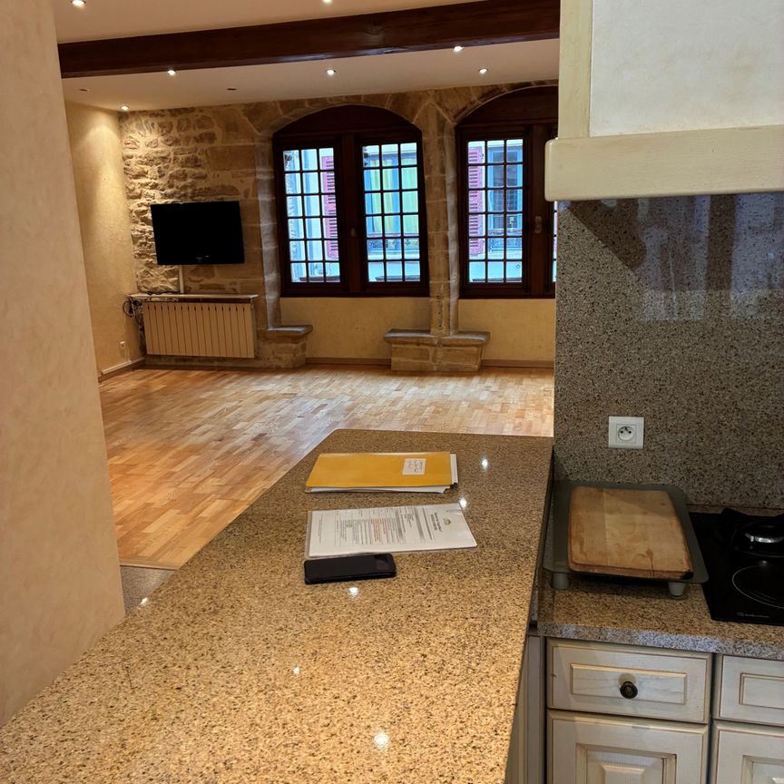 CHARLIEU CENTRE T3 IMMEUBLE CLASSE - Photo 1