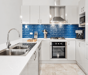 Contemporary Riverside Living – Space, Style & Tranquility! - Photo 3