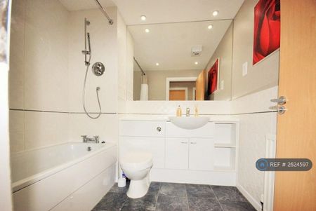 3 bedroom flat to rent - Photo 5