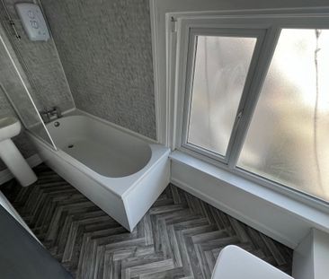 Claude Place - Photo 3