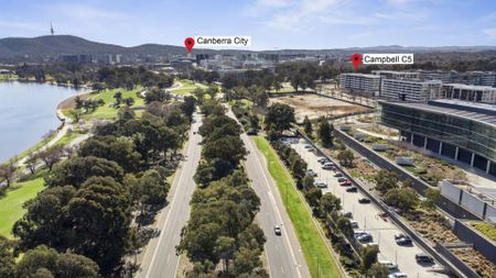 Welcome To The Parade! - Photo 2