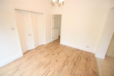 4 bedroom detached bungalow to rent - Photo 3