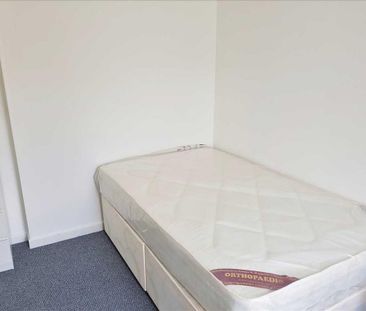 4 bedroom semi-detached house to rent - Photo 6