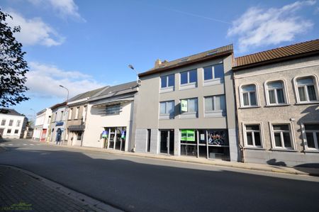 Instapklaar gerenoveerd appartement met 2 slaapkamers en terras in het centrum van Berchem - Foto 3