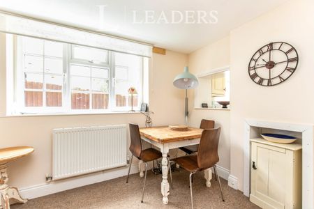 2 bedroom house to rent Wish Hill, Eastbourne, BN20 - Photo 3