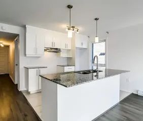 1 room apartment of 102m² in Gatineau - Photo 1