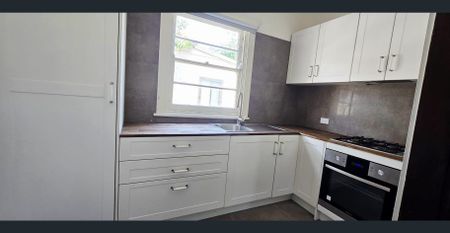 Charming 4 Bedroom Home - Photo 3