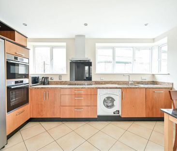 3 bedroom flat to rent - Photo 6