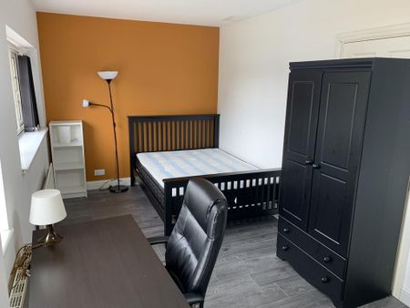 6 bedroom terraced house to rent - Photo 2